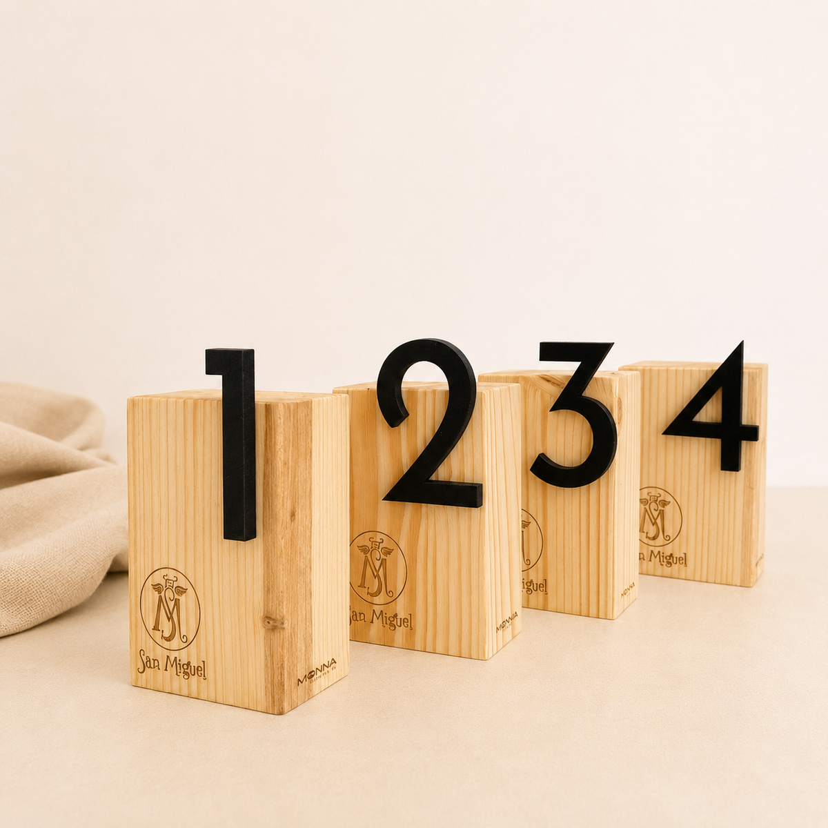 Números mesa madera